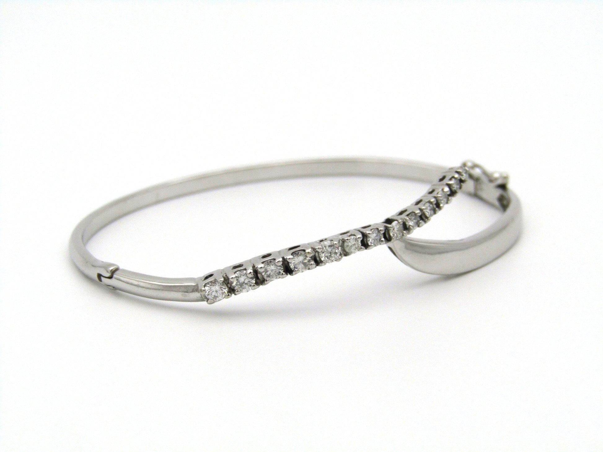 18K white gold diamond bangle.