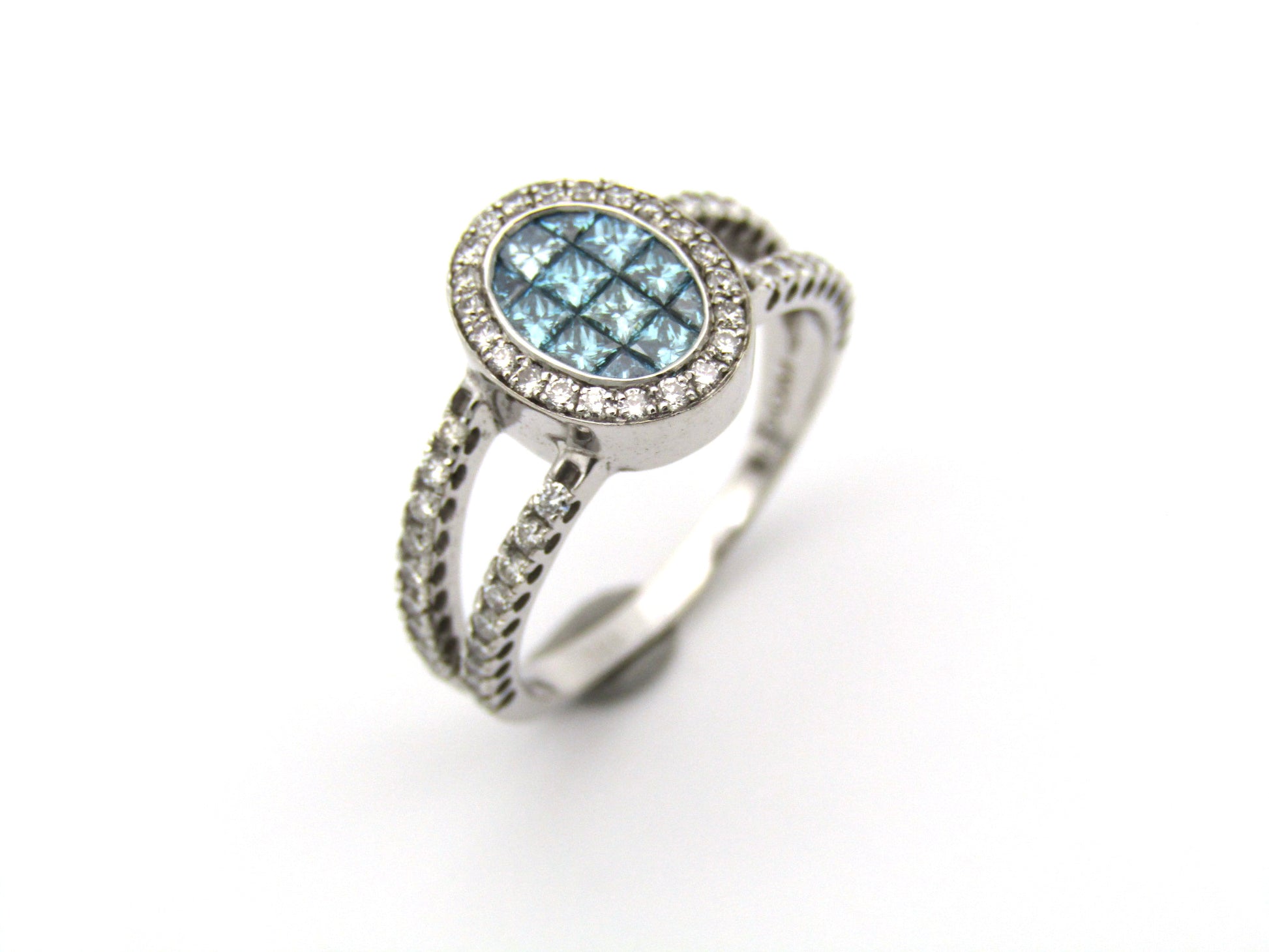18K gold blue and colourless diamond ring.