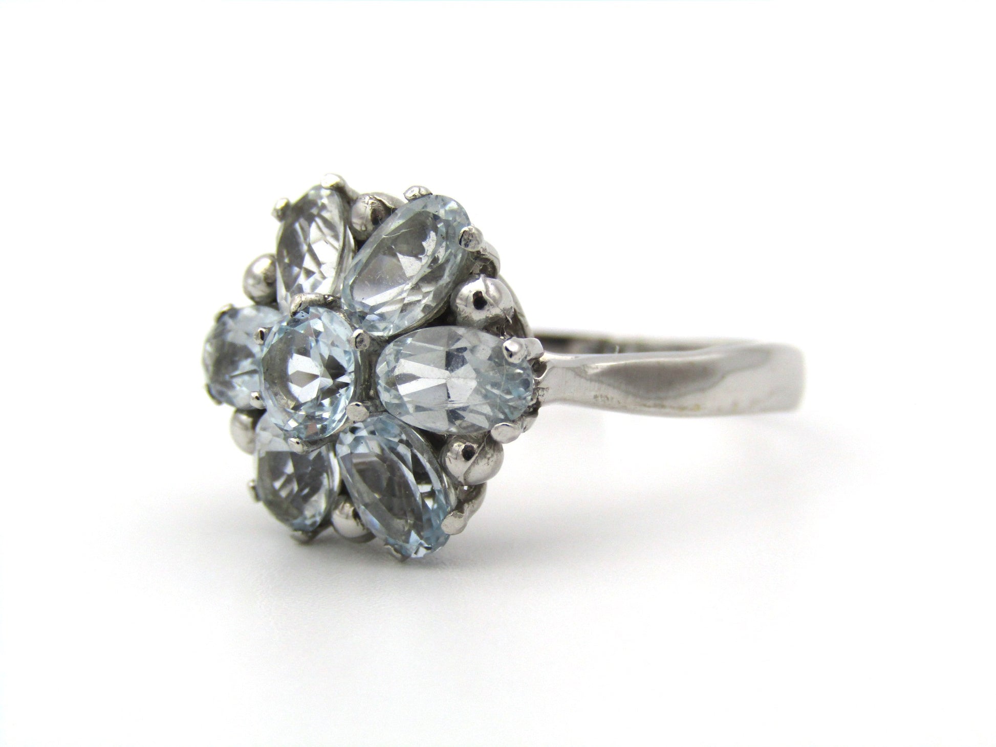18K gold blue topaz ring.