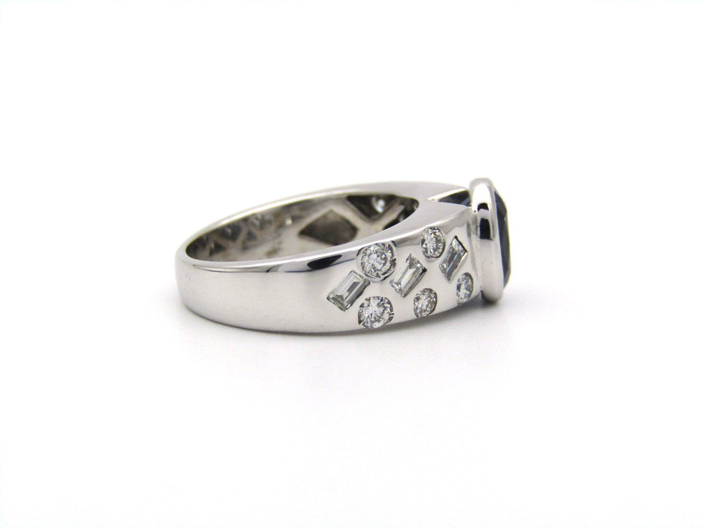 18K gold sapphire and diamond ring.