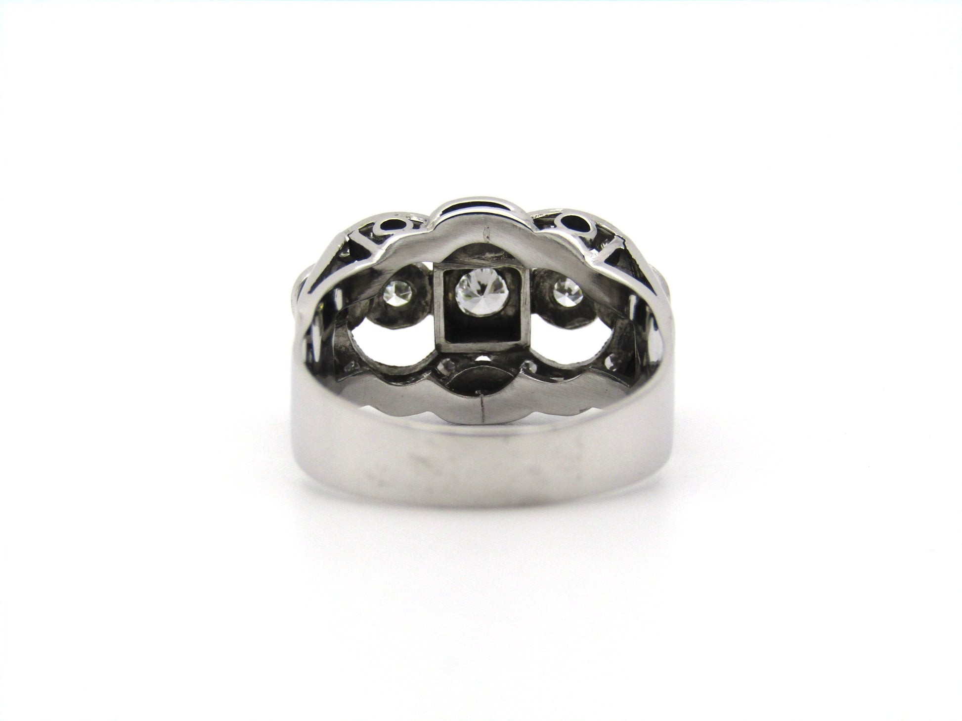 Art Deco 18K gold diamond ring.